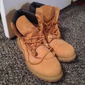 Women’s Timberland boots. Excellent condition.